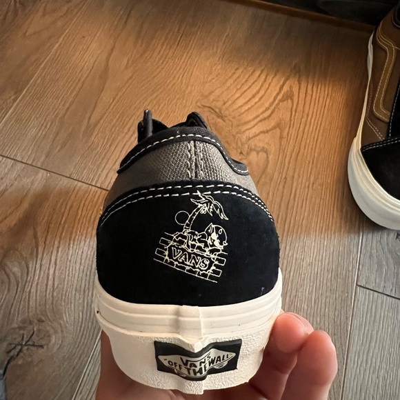 Vans - Picture 10 of 11